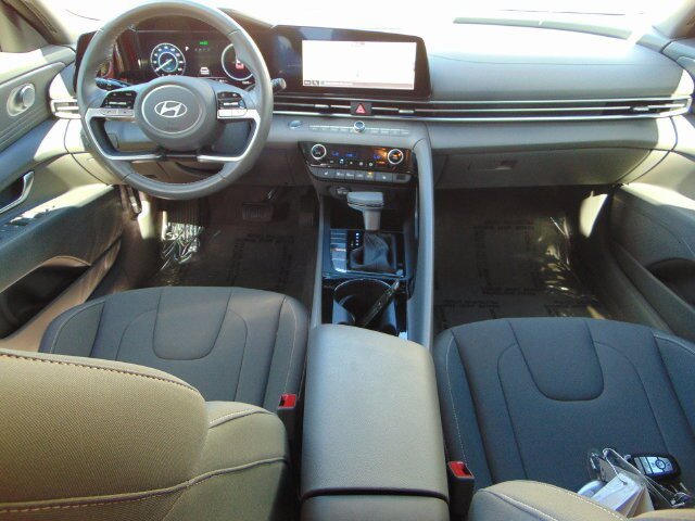 Used 2025 Hyundai Elantra SEL FWD image 23