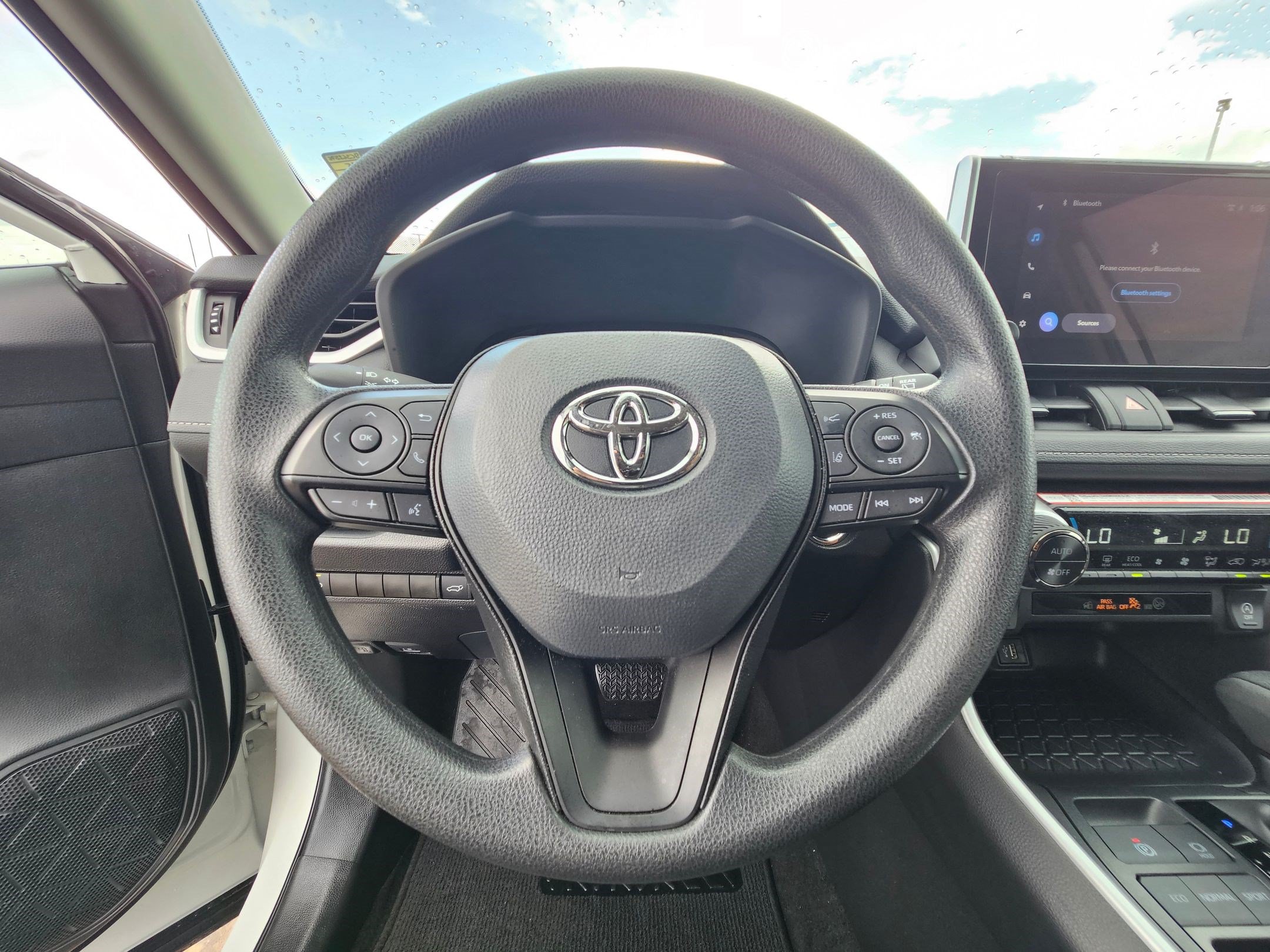 Used 2025 Toyota RAV4 XLE w/ Convenience Package FWD image 16