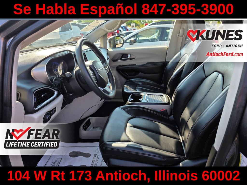 Used 2023 Chrysler Pacifica Touring-L FWD image 15