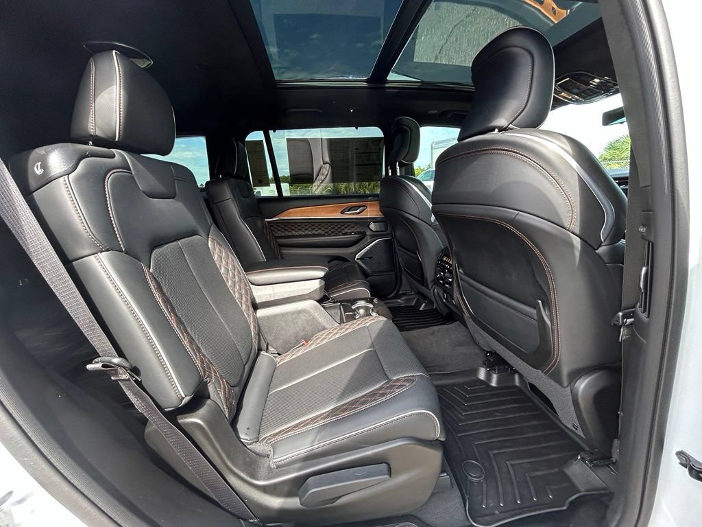 Used 2023 Jeep Grand Cherokee L Summit AWD/4WD image 31