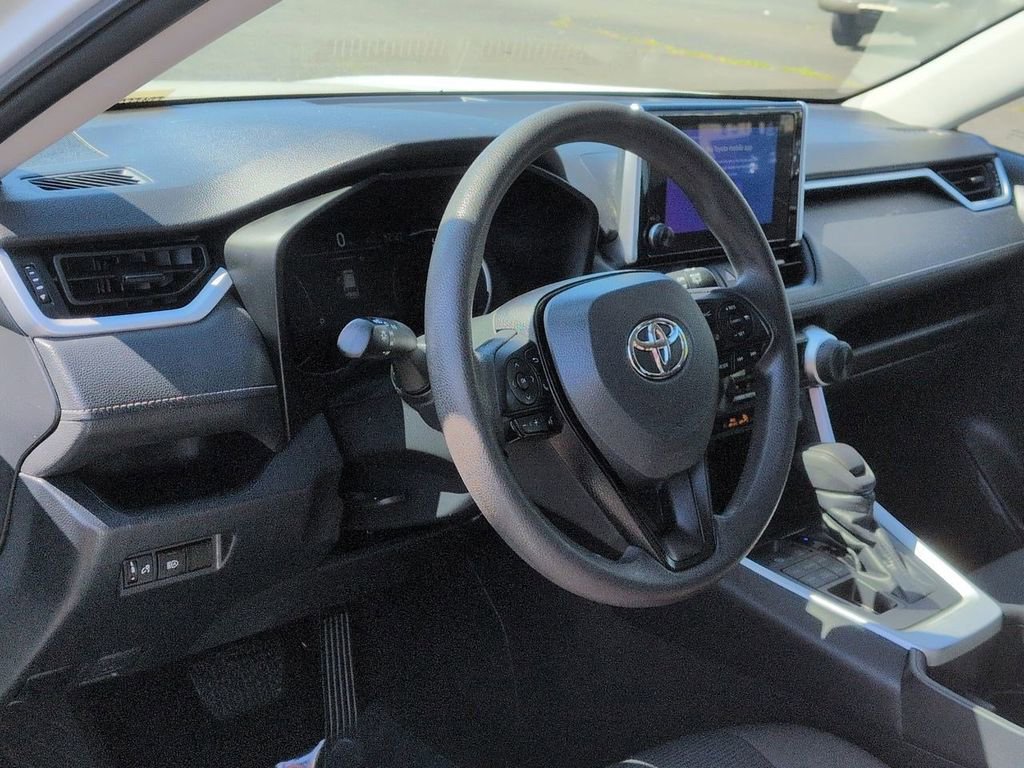 Used 2023 Toyota RAV4 LE AWD/4WD image 11