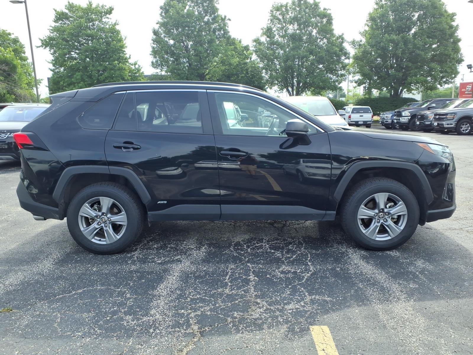 Used 2025 Toyota RAV4 LE AWD/4WD image 26