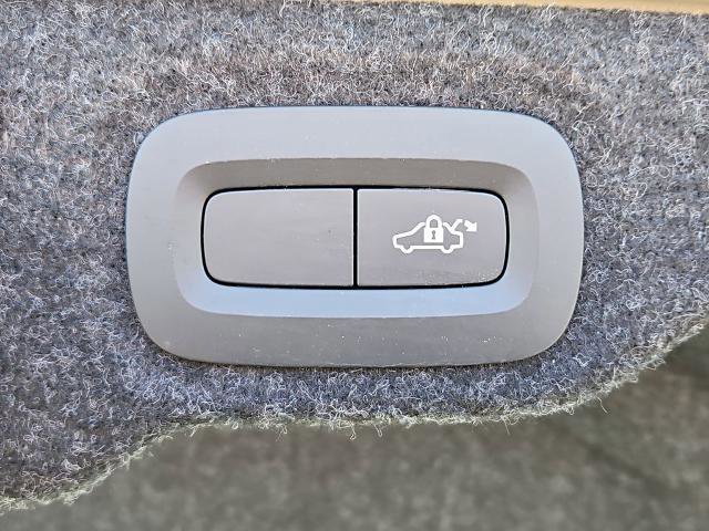 Used 2019 Volvo S60 T6 Momentum w/ Multimedia Package image 23