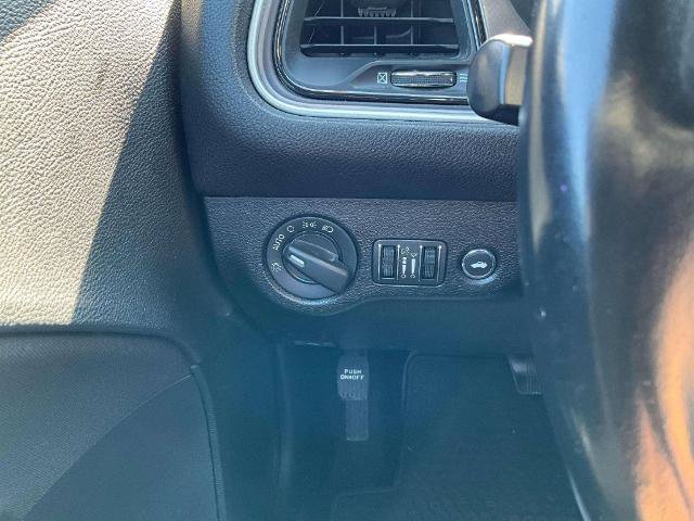 Used 2019 Dodge Challenger SXT RWD image 17