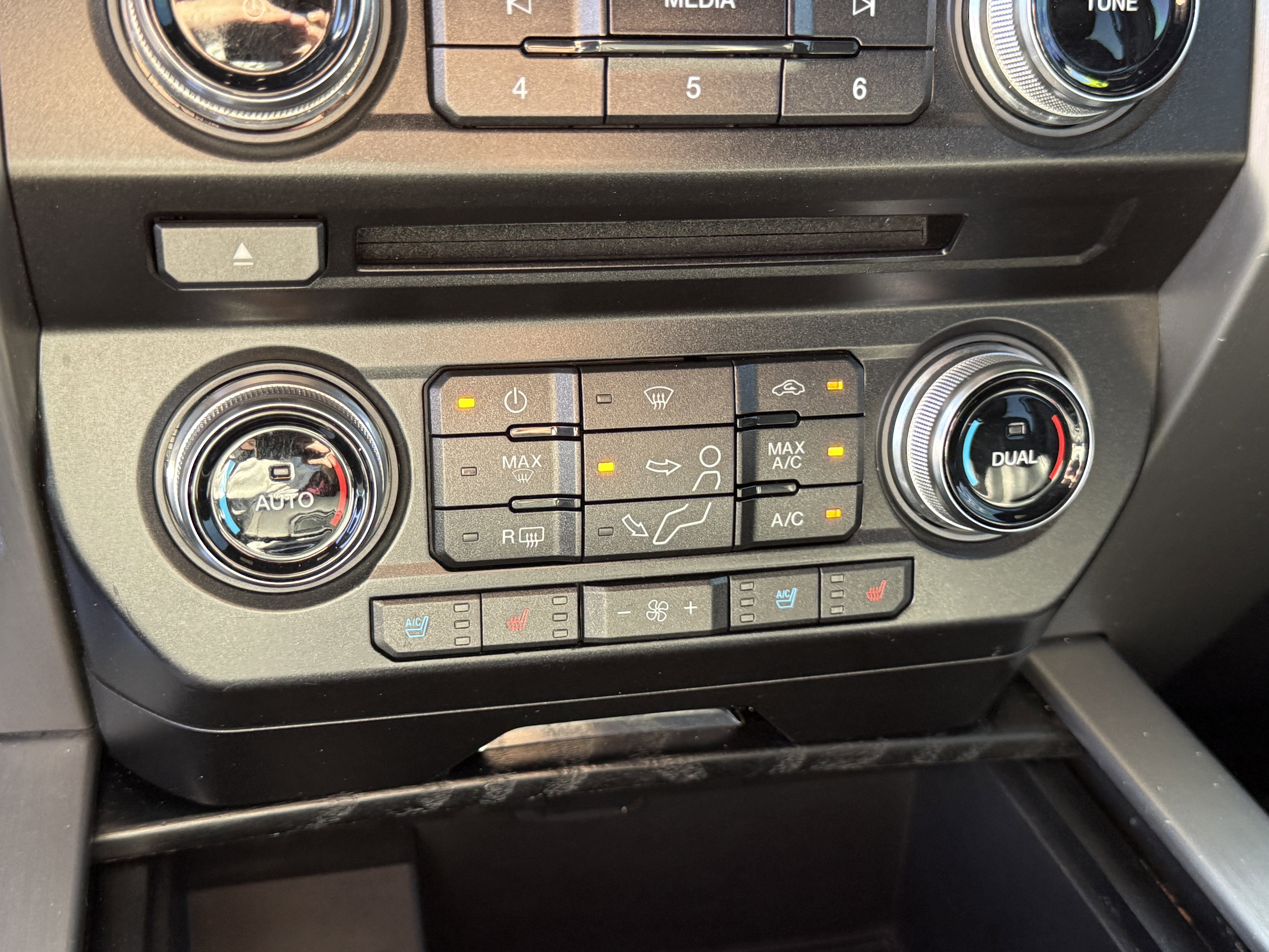 Certified 2018 Ford F250 Platinum w/ Platinum Ultimate Package image 22