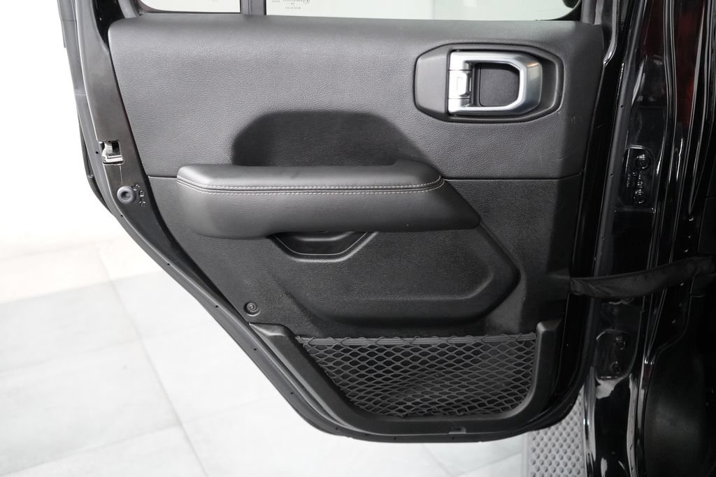 Used 2020 Jeep Wrangler Unlimited Sahara w/ Dual Top Group AWD/4WD image 21