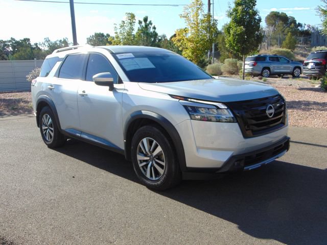Used 2022 Nissan Pathfinder SL w/ SL Black Package AWD/4WD image 8