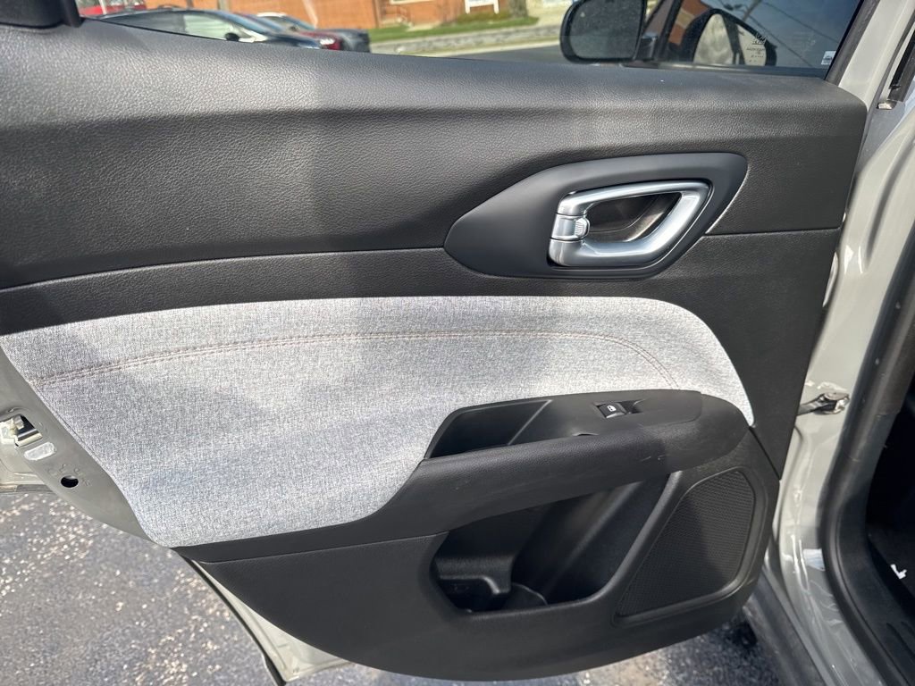 Used 2023 Jeep Compass Latitude image 29