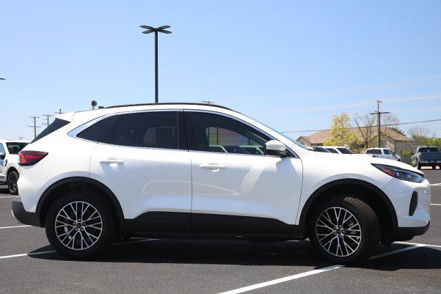 Certified 2025 Ford Escape SE w/ PHEV Premium Package FWD image 6