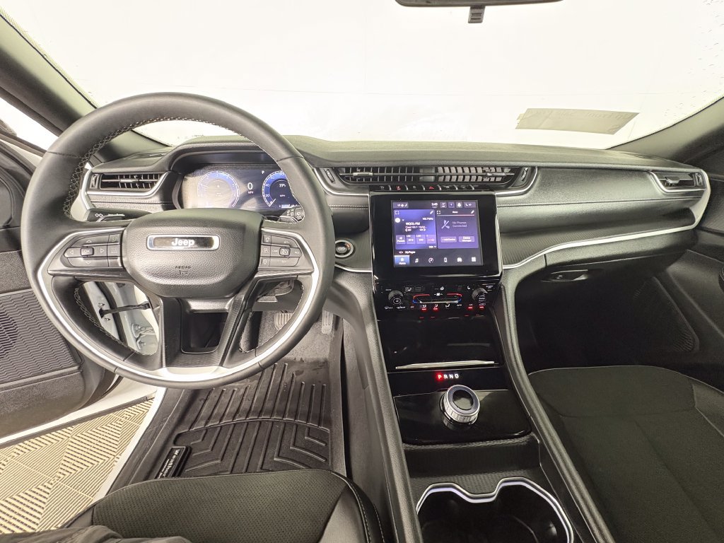 Used 2025 Jeep Grand Cherokee L Altitude RWD image 7