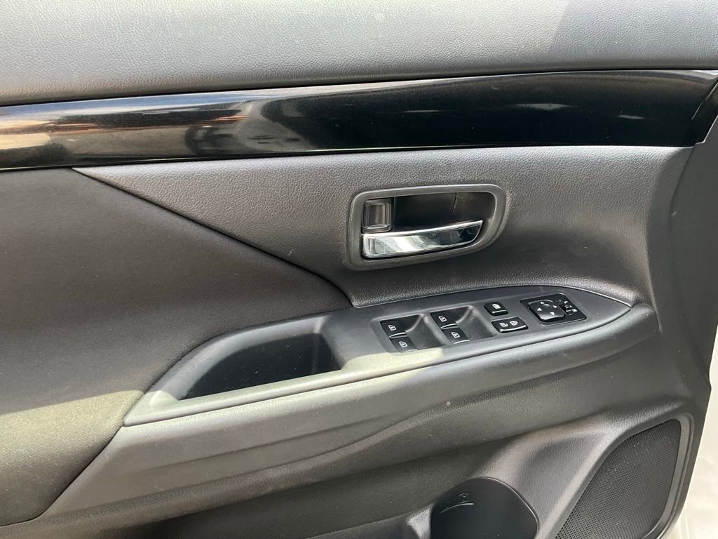 Used 2019 Mitsubishi Outlander ES image 17