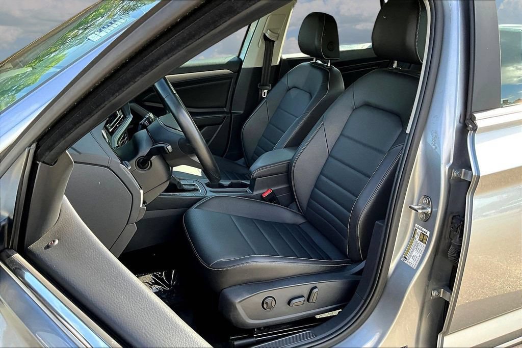 Used 2024 Volkswagen Jetta SE FWD image 23