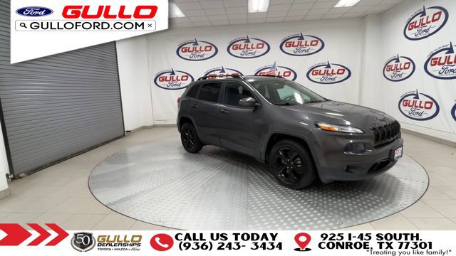 Used 2018 Jeep Cherokee Latitude w/ Altitude Package FWD image 2