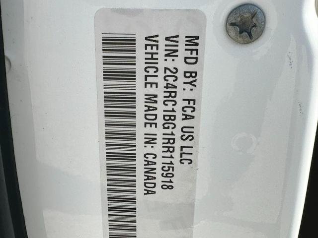 Used 2024 Chrysler Pacifica Touring-L FWD image 24