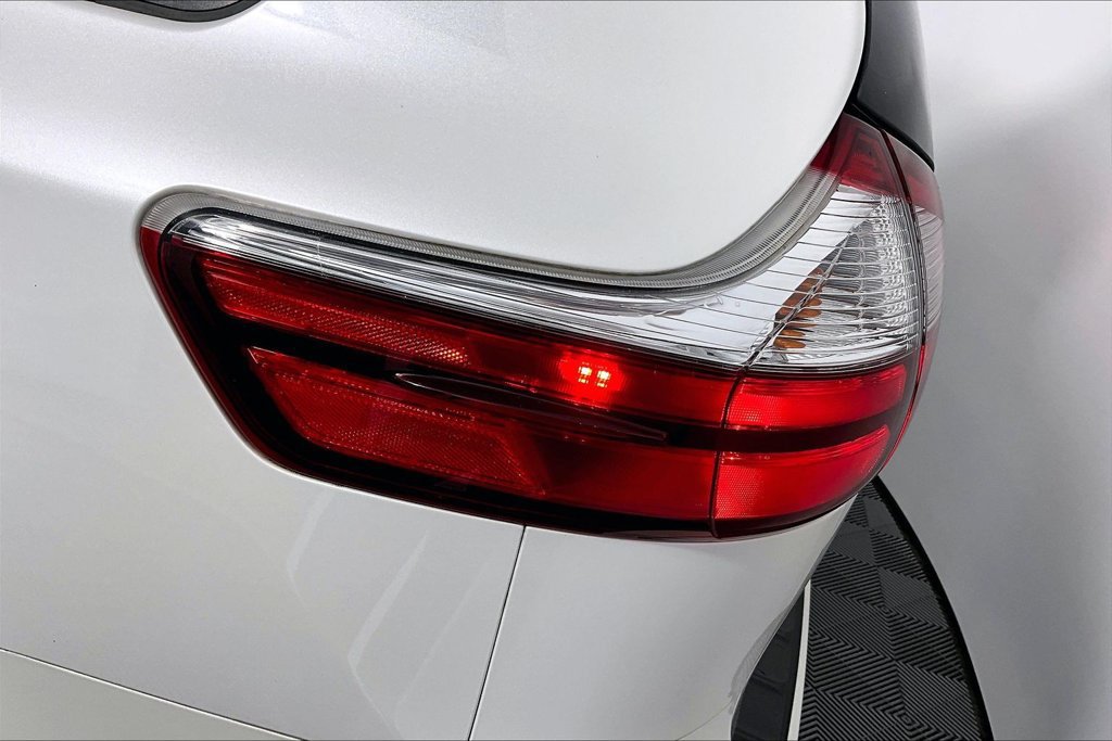 Used 2019 Toyota Sienna XLE w/ XLE Navigation Package FWD image 30