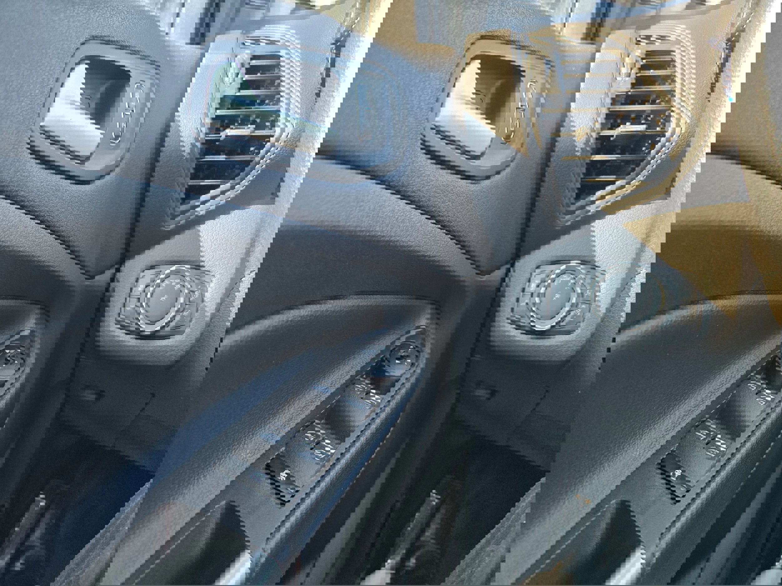 Certified 2019 Ford Escape SE image 18