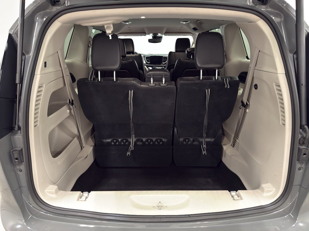 Used 2023 Chrysler Pacifica Touring-L image 32