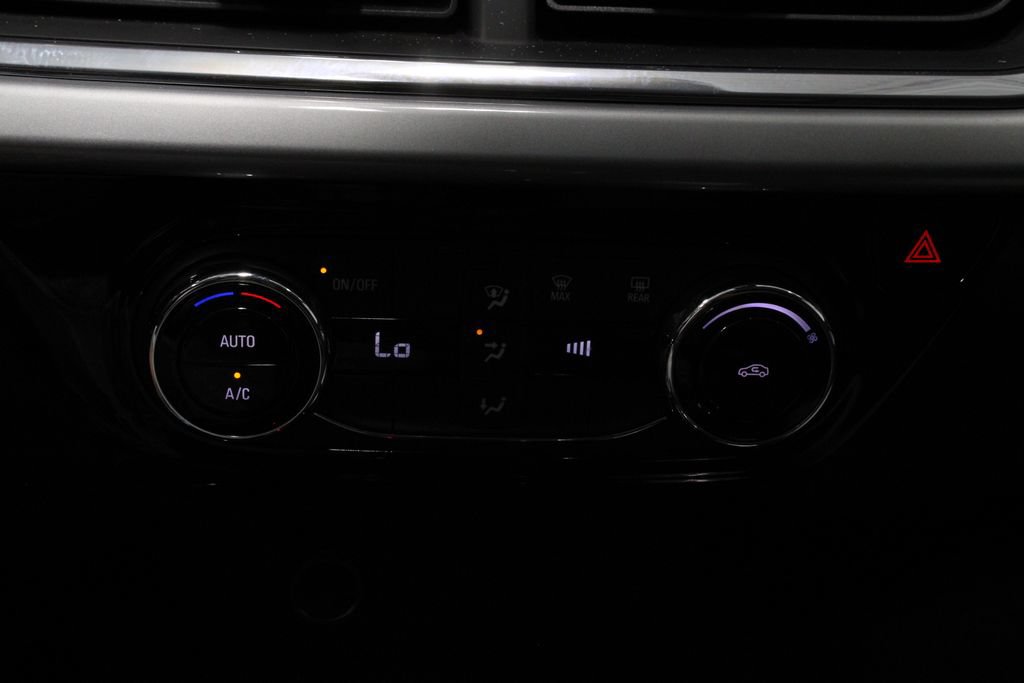 Used 2025 Chevrolet Trax LT FWD image 29