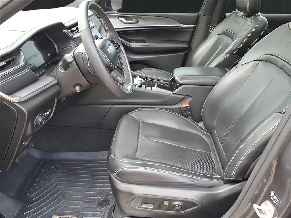 Used 2023 Jeep Grand Cherokee Overland image 16