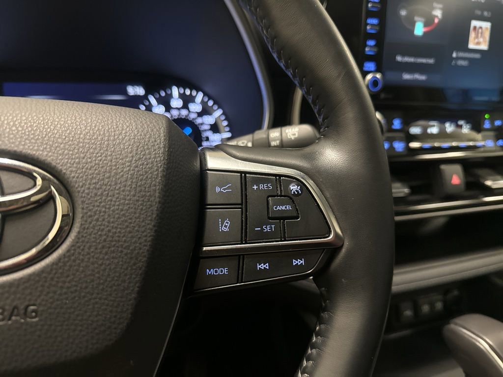 Used 2020 Toyota Highlander XLE image 43