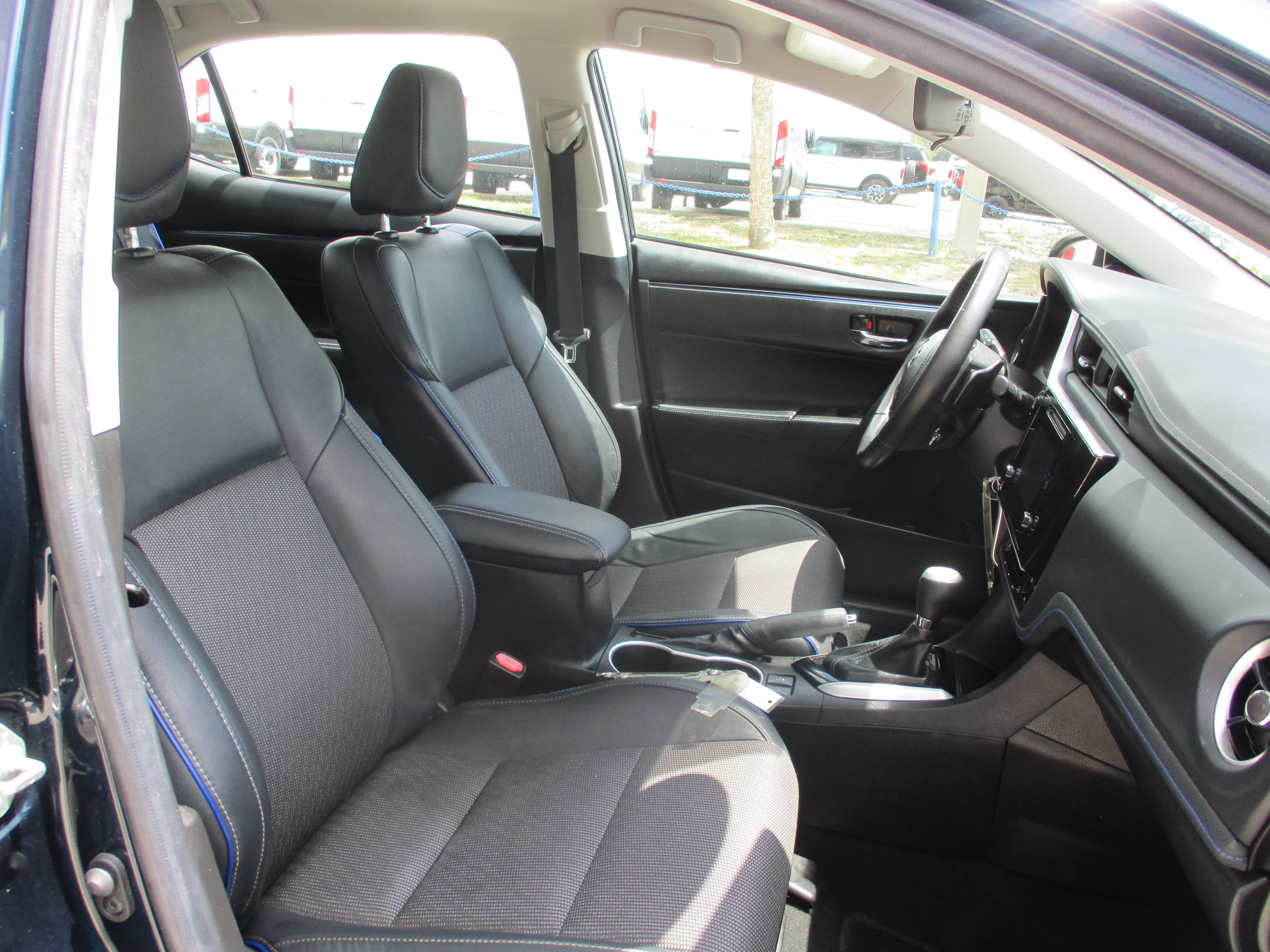 Used 2019 Toyota Corolla SE FWD image 13