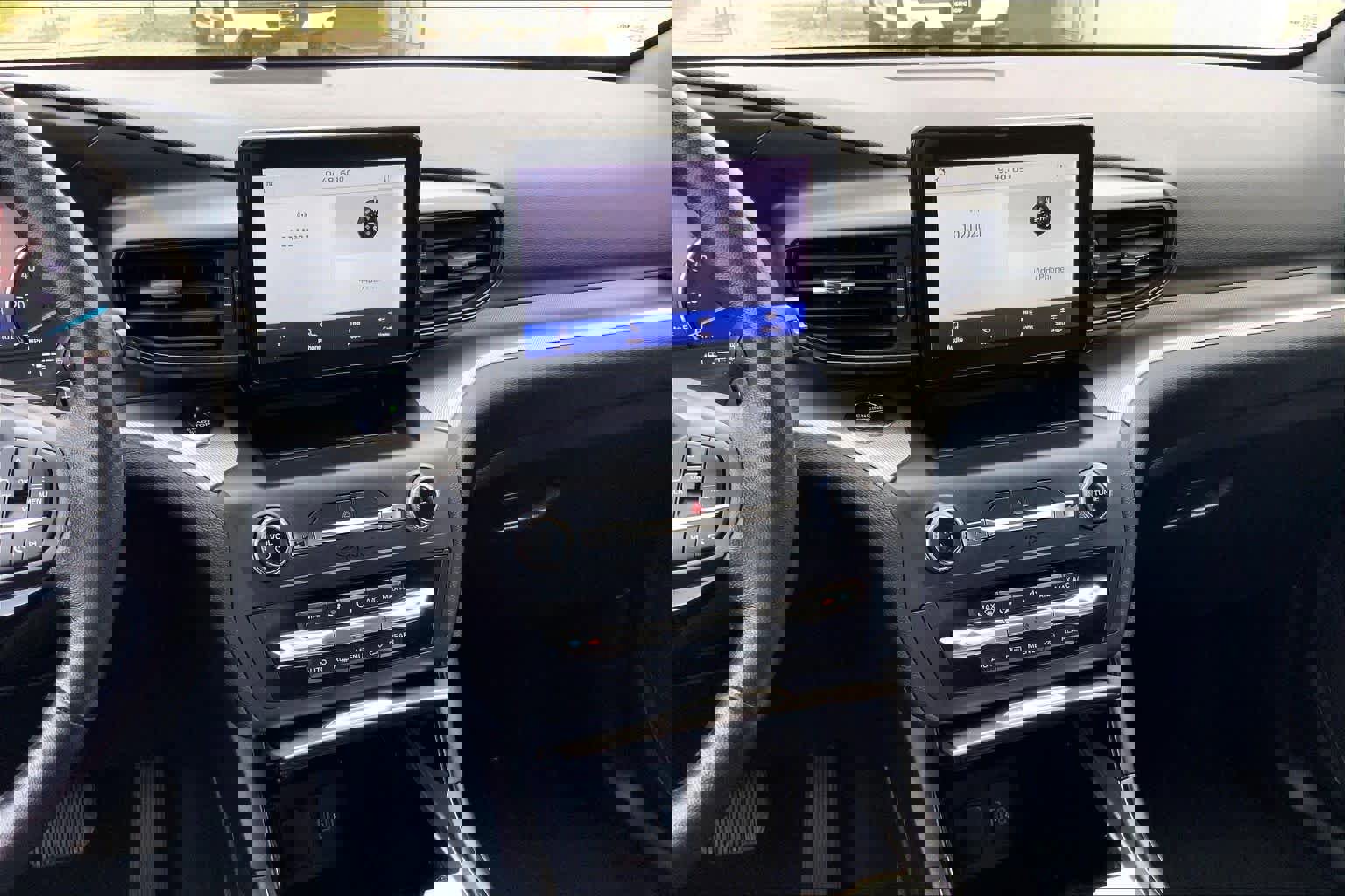 Certified 2020 Ford Explorer XLT image 9