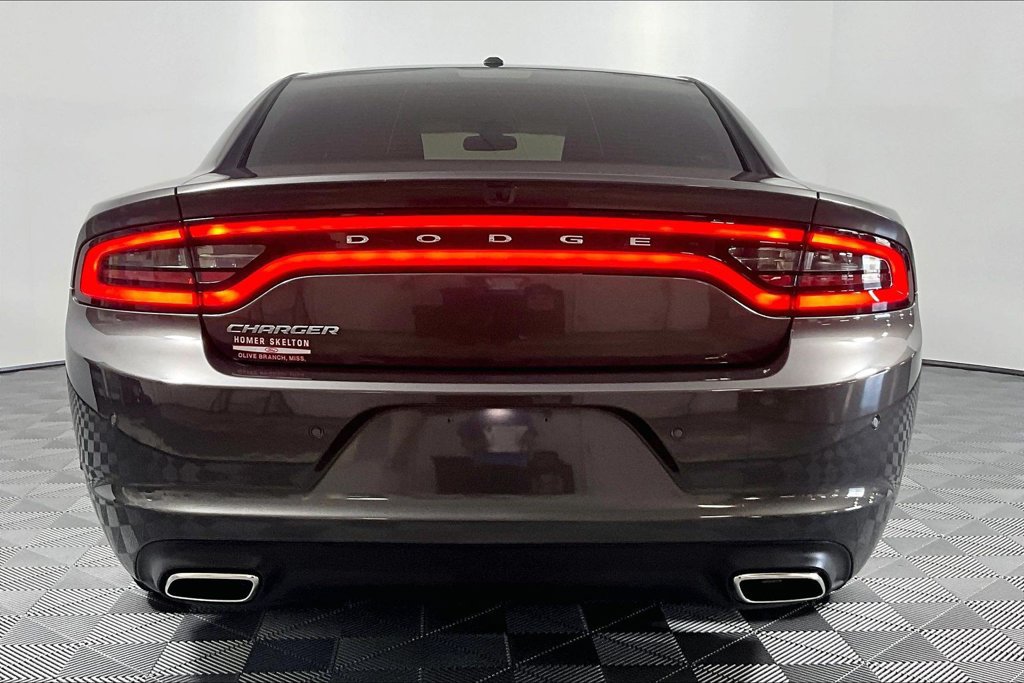Used 2020 Dodge Charger SXT RWD image 4