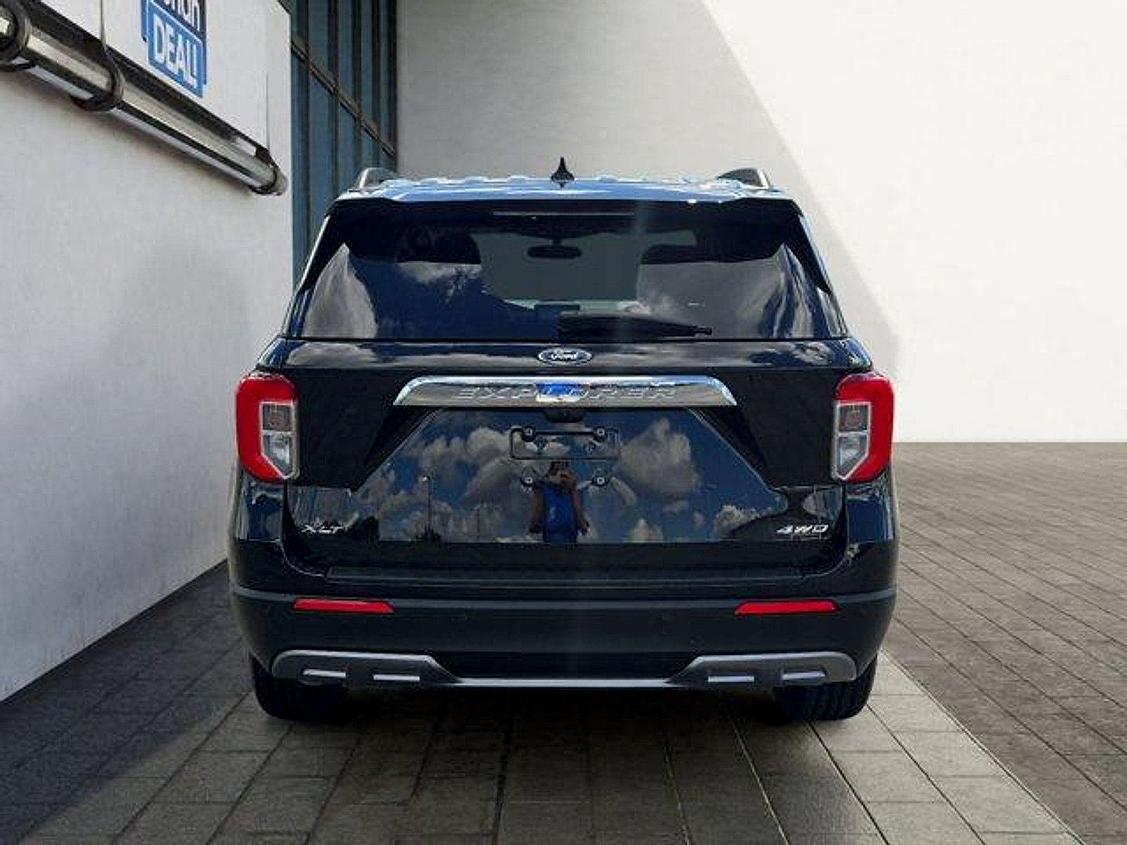 Certified 2023 Ford Explorer XLT w/ Equipment Group 202A AWD/4WD image 4