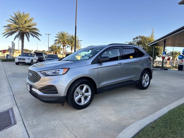 Certified 2024 Ford Edge SE image 4