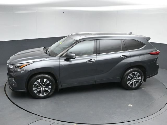 Used 2021 Toyota Highlander XLE image 7