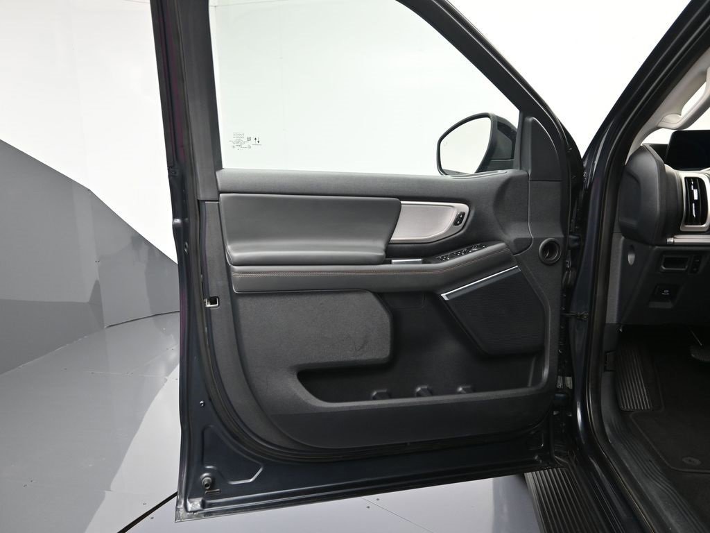 Certified 2025 Ford Expedition Active image 26