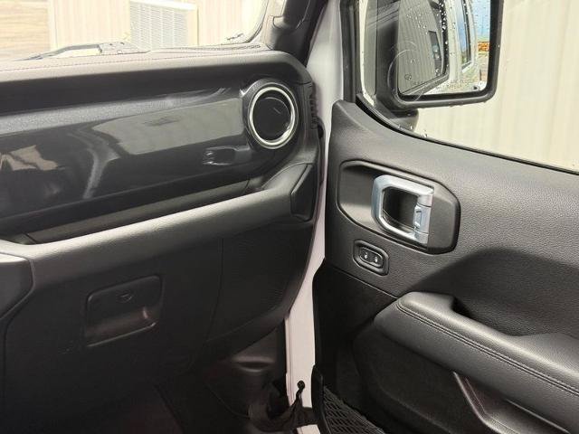 Used 2022 Jeep Wrangler Unlimited Sahara AWD/4WD image 14