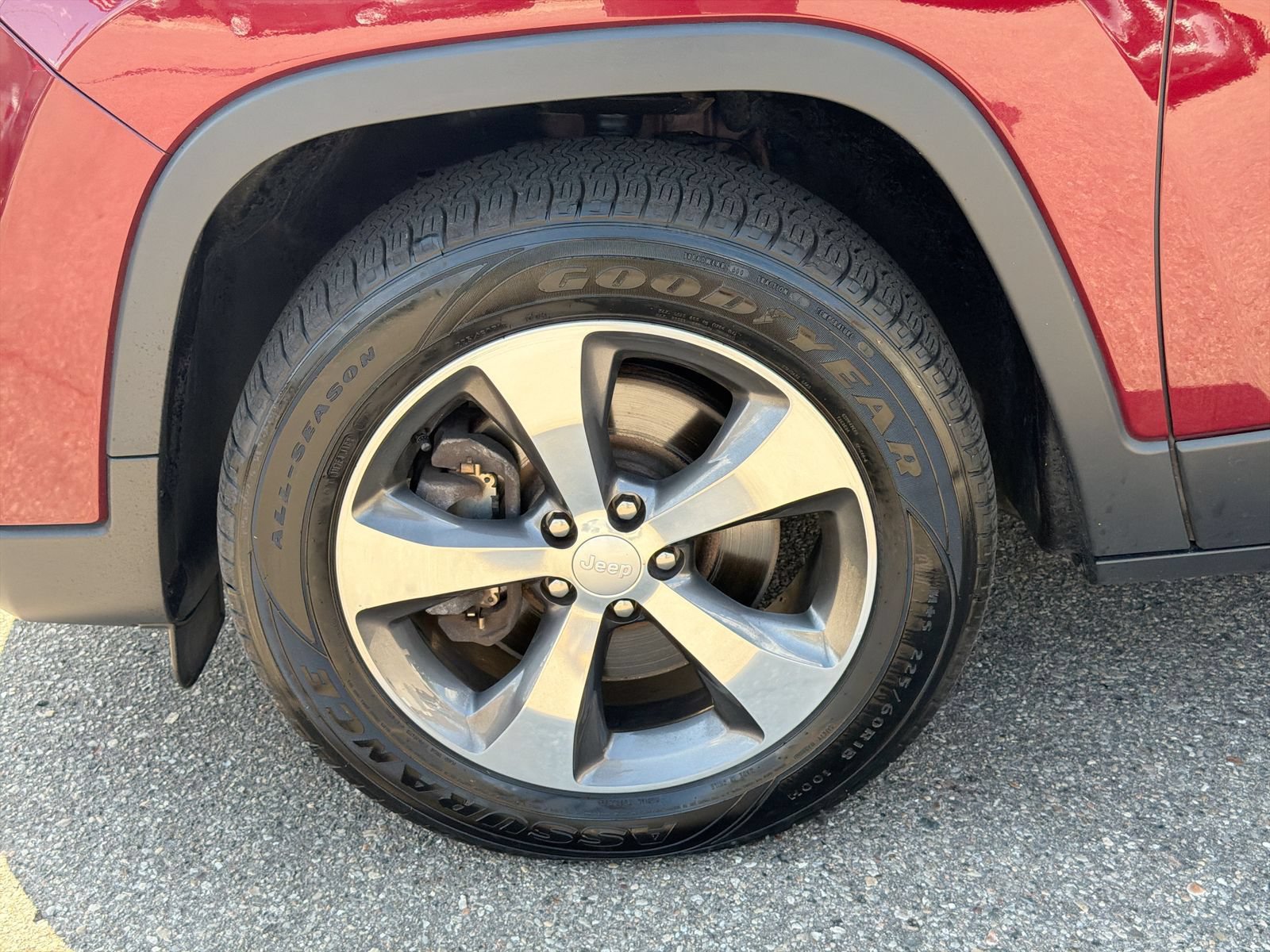 Used 2019 Jeep Cherokee Limited AWD/4WD image 18