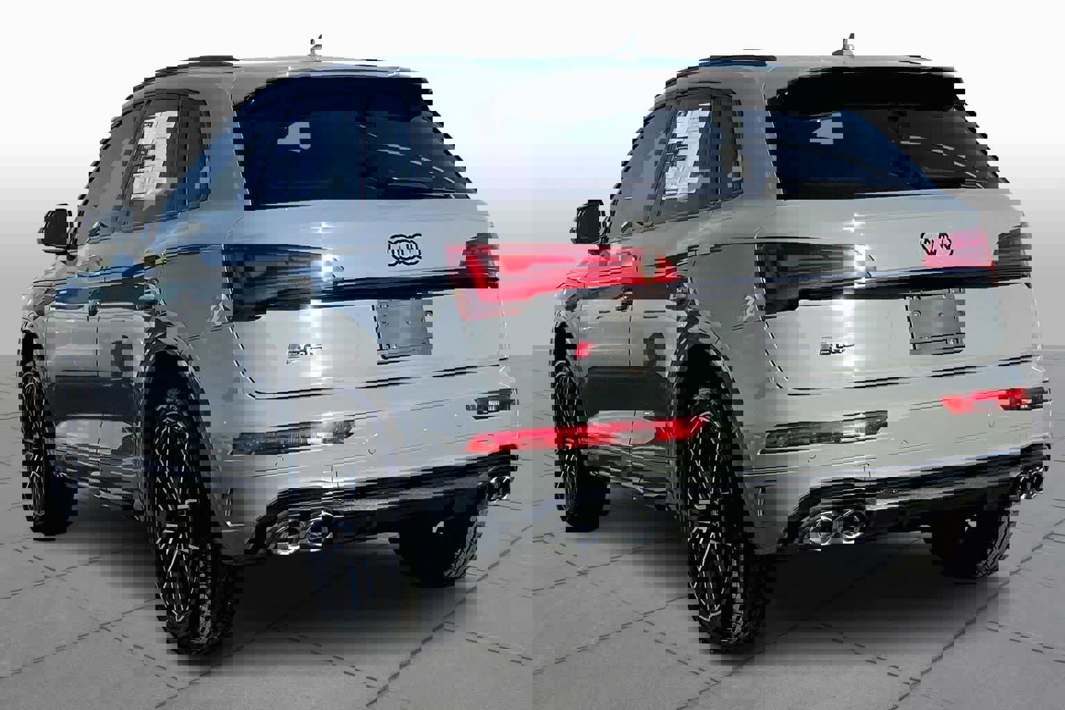 Used 2021 Audi SQ5 Premium Plus w/ Premium Plus Package image 2