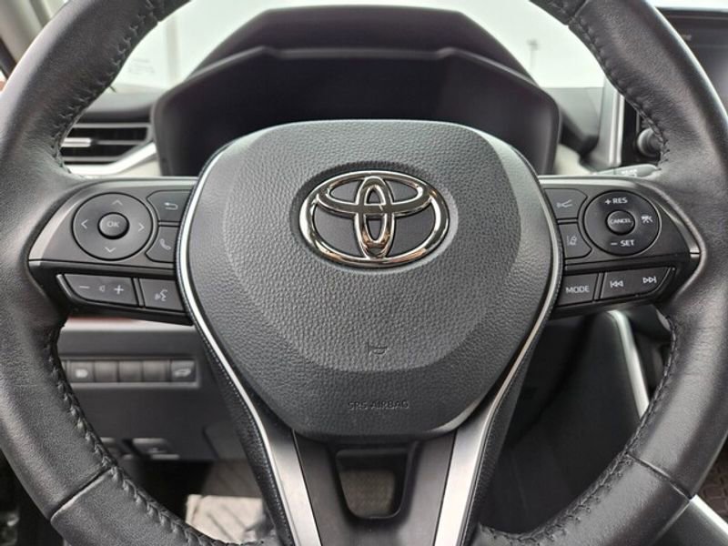 Used 2021 Toyota RAV4 Limited image 26