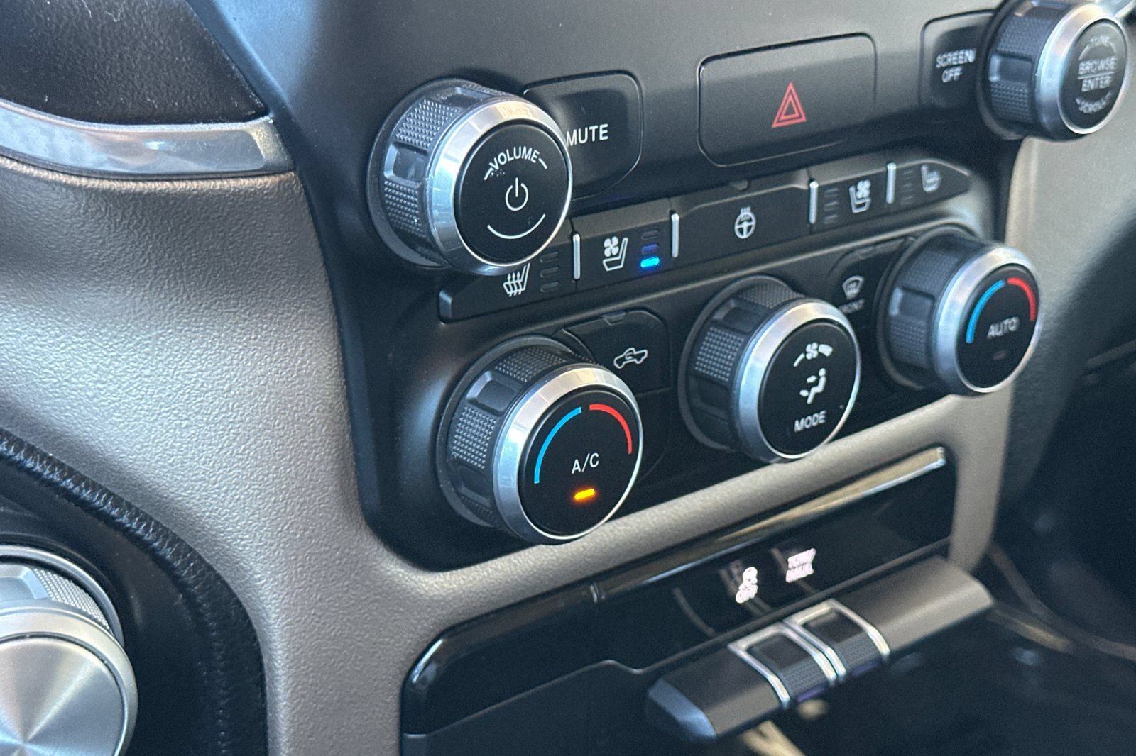 Used 2022 RAM 1500 Laramie AWD/4WD image 27