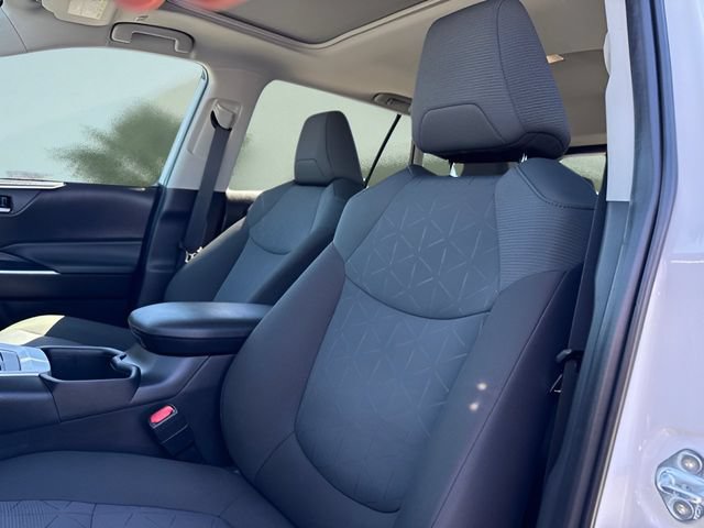 Used 2025 Toyota RAV4 XLE w/ Convenience Package AWD/4WD image 18