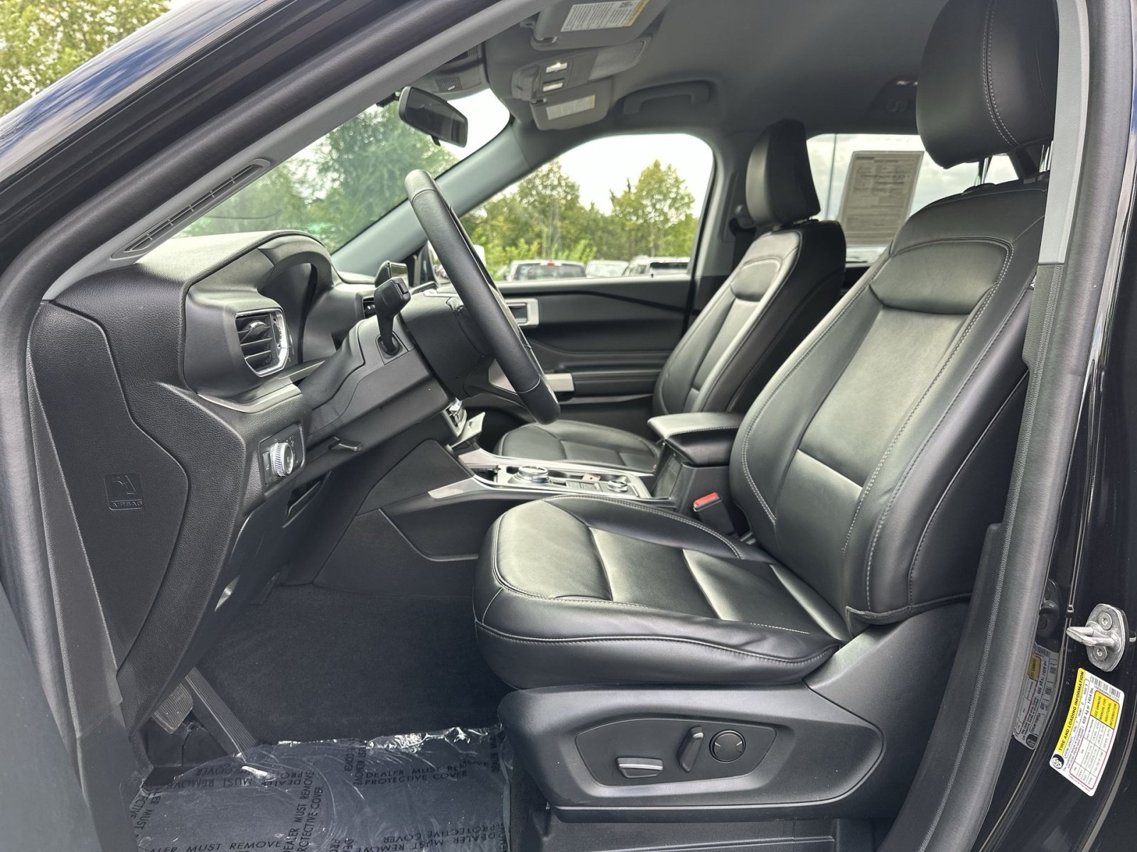 Certified 2022 Ford Explorer XLT w/ Equipment Group 202A AWD/4WD image 14