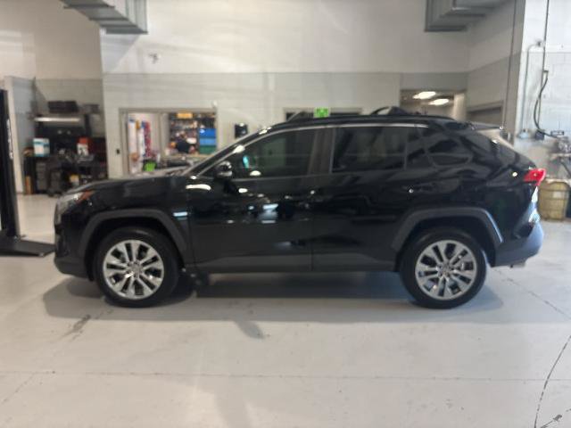 Used 2022 Toyota RAV4 XLE Premium FWD image 8