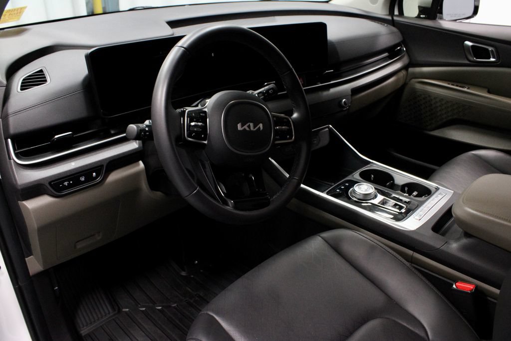 Used 2026 Kia Carnival EX FWD image 26