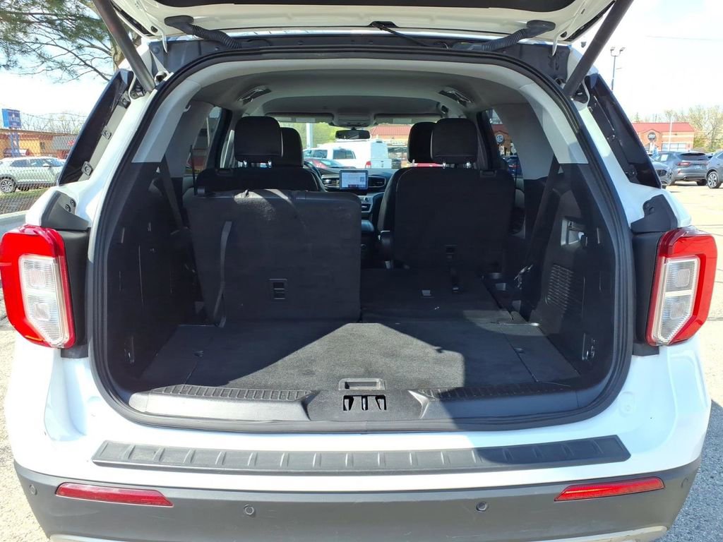 Certified 2023 Ford Explorer XLT w/ Equipment Group 202A AWD/4WD image 10