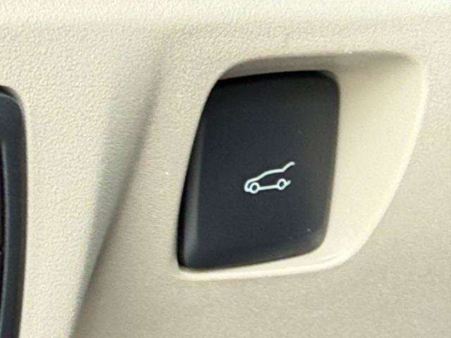 Certified 2017 Ford Fusion SE FWD image 32