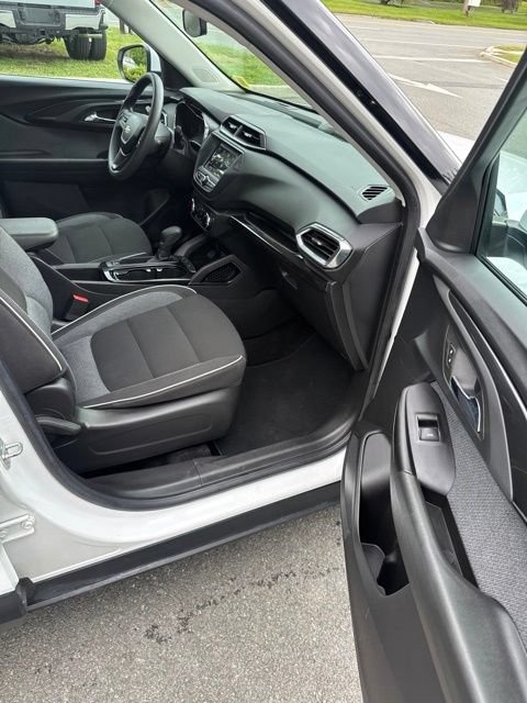 Used 2023 Chevrolet TrailBlazer LT FWD image 19
