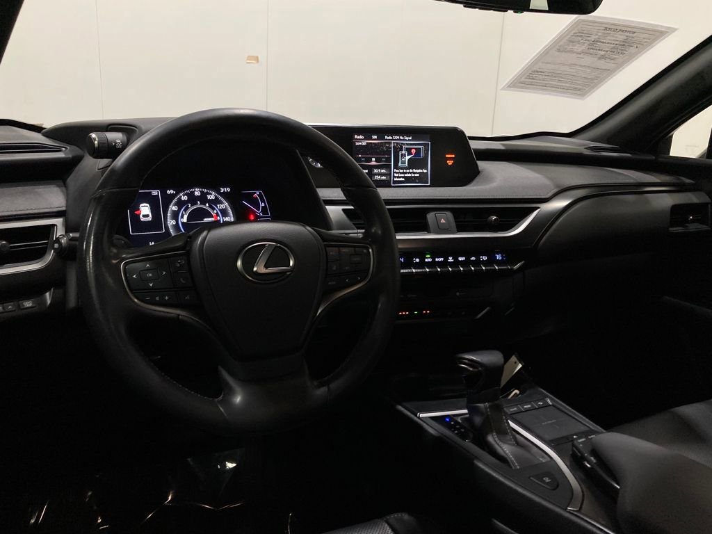 Used 2019 Lexus UX 200 image 19