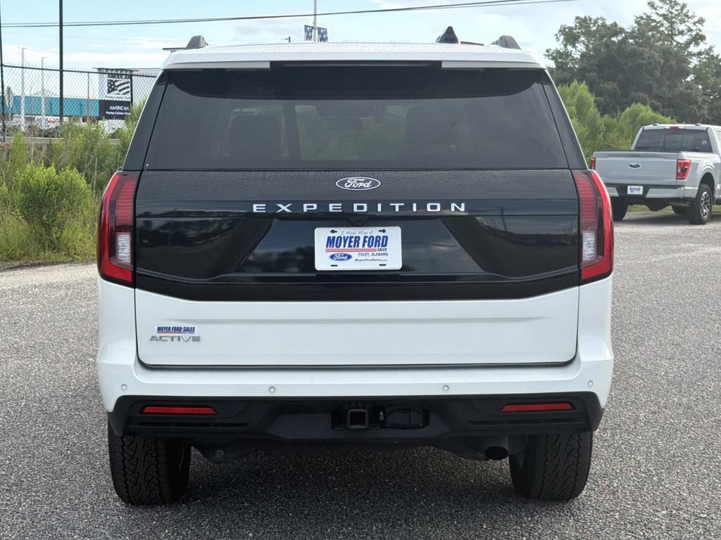 Certified 2025 Ford Expedition Active AWD/4WD image 5