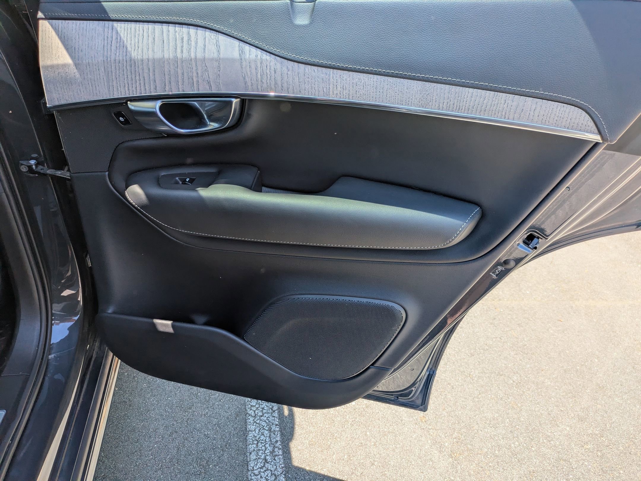 Used 2022 Volvo XC90 T6 Inscription w/ Advanced Package image 34