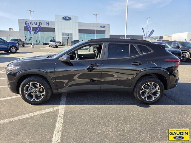 Used 2025 Chevrolet Trax LT FWD image 3