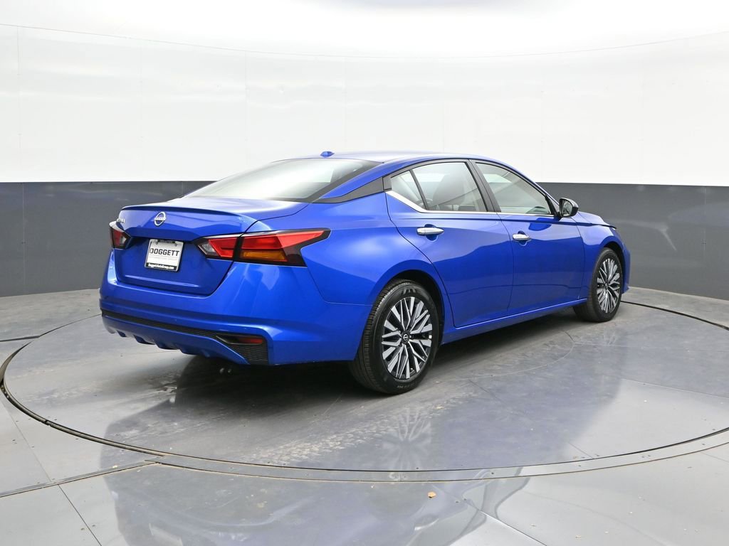 Used 2025 Nissan Altima 2.5 SV image 11