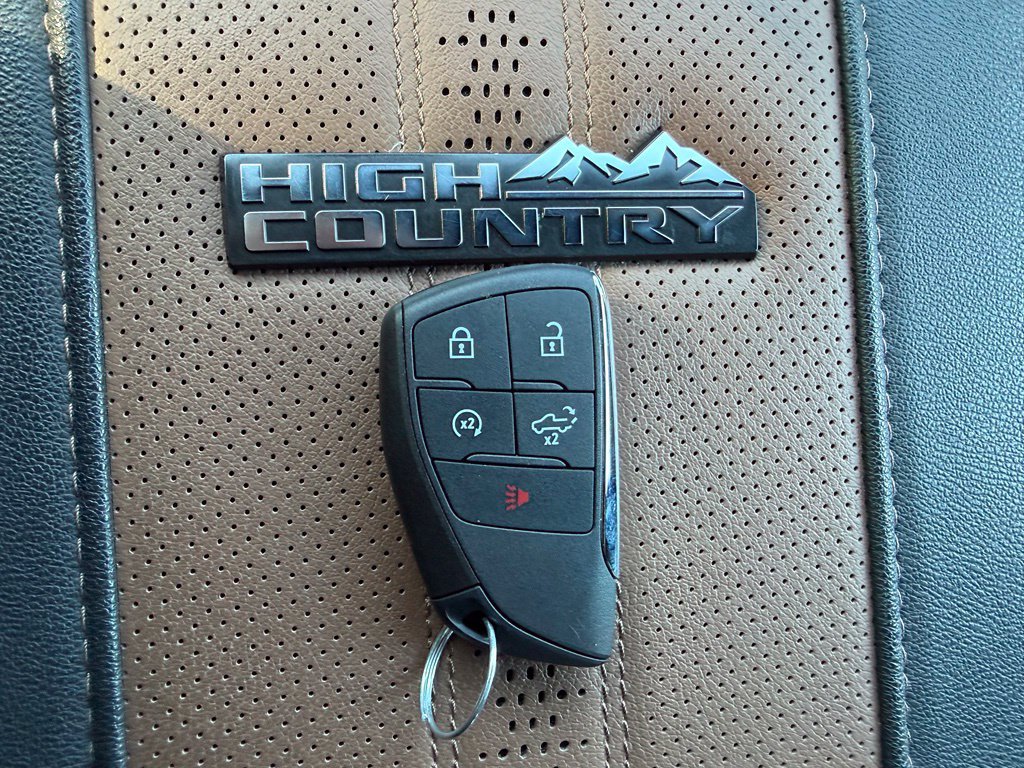 Used 2025 Chevrolet Silverado 2500 High Country w/ Technology Package AWD/4WD image 19