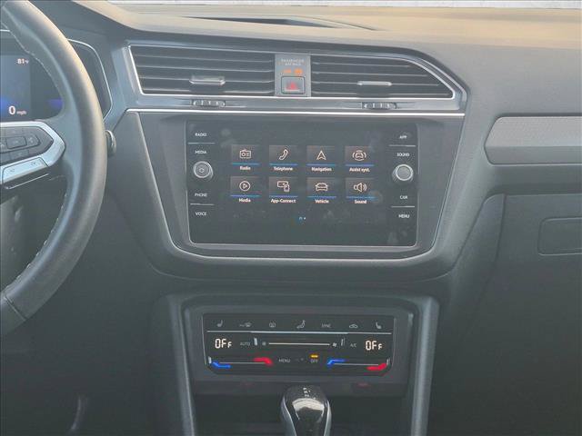 Used 2022 Volkswagen Tiguan SE FWD image 13